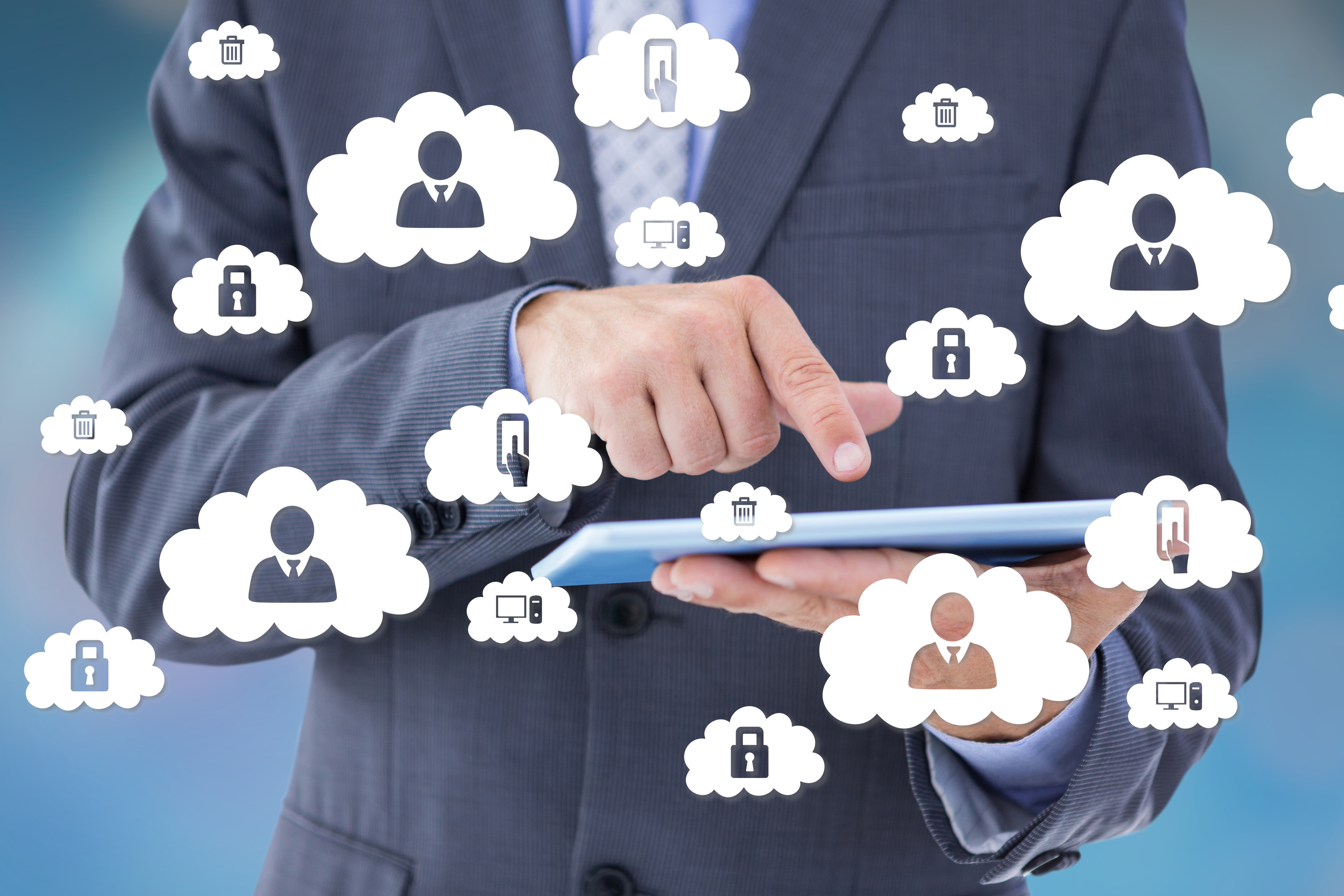 Person im Anzug bedient Tablet, umgeben von Symbolen für Datenschutz wie Schlösser, Papierkörbe und Nutzer-Icons in Sprechwolken.